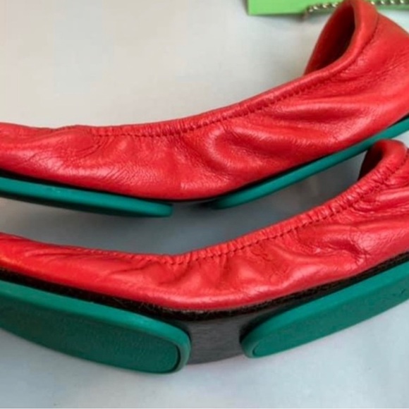 Tieks Size 9 in POPPY Includes Box, Flower, Bag - Picture 2 of 6